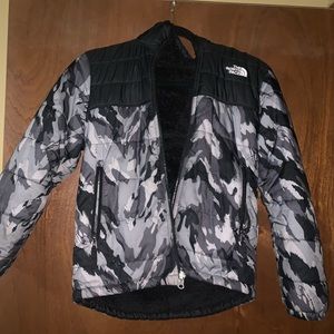 Boy’s medium 10/12 North Face reversible coat